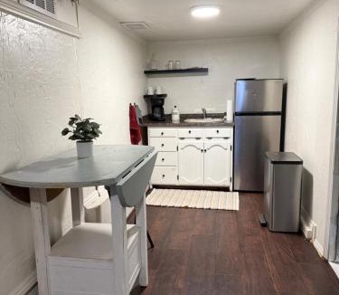 Placerville House | Quirky, peaceful, private studio with deck, 2 mins from downtown
