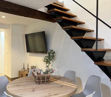 Pradena House | Raíces