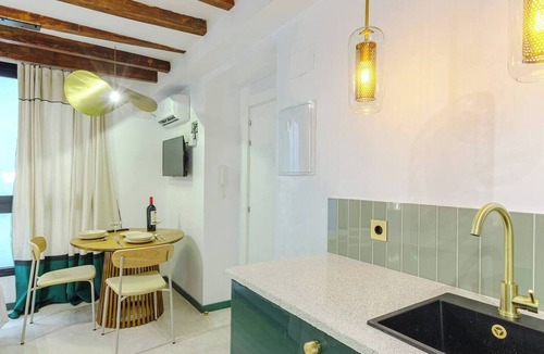 Barri Vell - Santa Creu Apartment | Refined Studio Historic Center Alicante