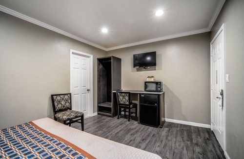 Downey Hotel | Regency Inn & Suites