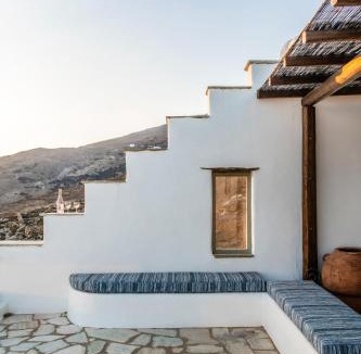 Exomvourgo Villa | ReGenesis Villas