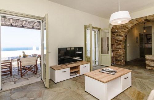 Exomvourgo Villa | ReGenesis Villas