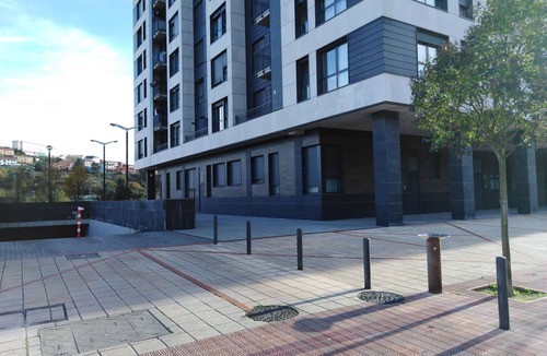 Barakaldo Apartment | river side