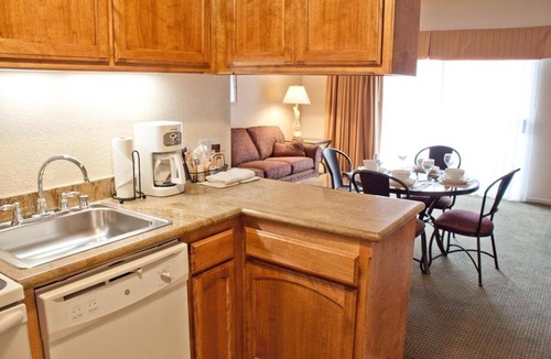 Avila Beach Hotel | Romantic Beach Getaway! Full Kitchen, Free Parking, Steps to Avila Beach Pier