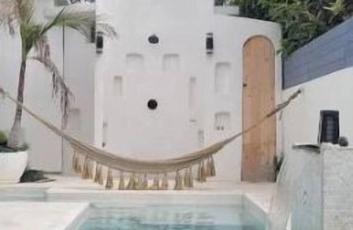 North Long Beach House | Romantic style El y Ella home. Cozy family- sized . .