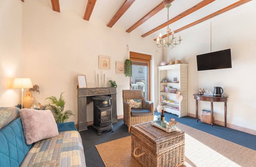Alcublas Apartment | Room '2A' with Shared Pool, Private Garden and Wi-Fi