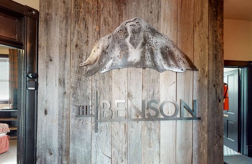 Silverton House | Rustic Chic Suite with Free WiFi, Kitchenette, & Mountain Views