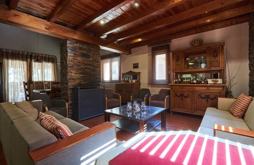 Pinar de Navares Cottage | Rustic Elegance by Ávila