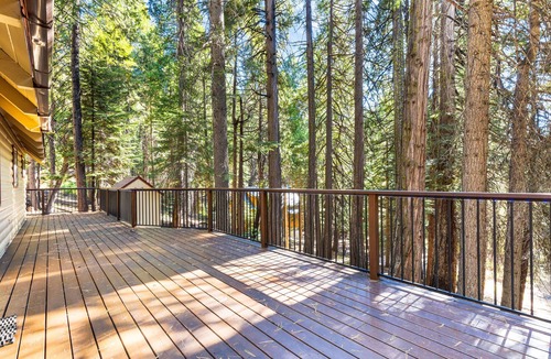 Dorrington Cabin | Rustic retreat with stunning mountain views - deck, WiFi, woodstove, & W/D