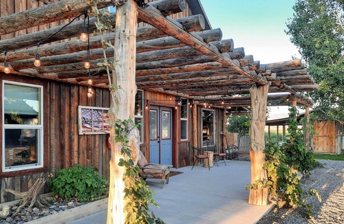 Lazear Apartment | Rustic Studio on Working Cattle Ranch in Olathe!