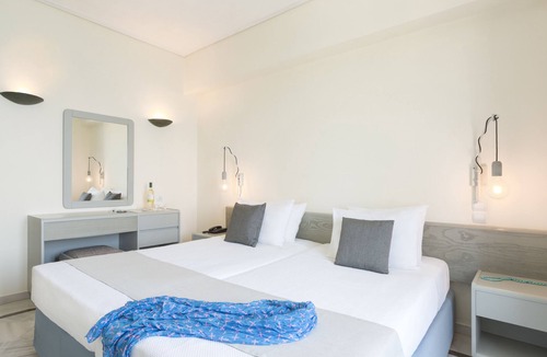 Karlovassi Hotel | Samaina Port