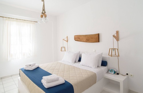 Kamari Hotel | Santorini Crystal Blue
