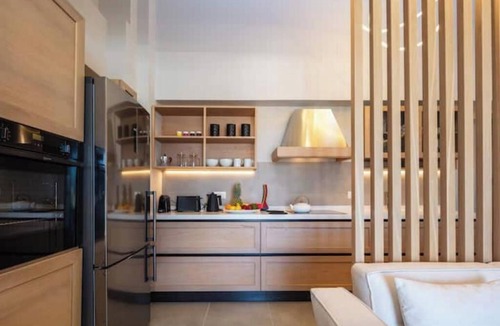 Old Town Apartment | Sea & Mountain Views, Private Rooftop by Chania Beach