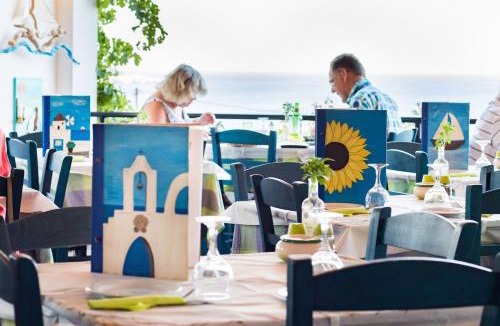 Amoopi Apartment | Sea view deluxe studios