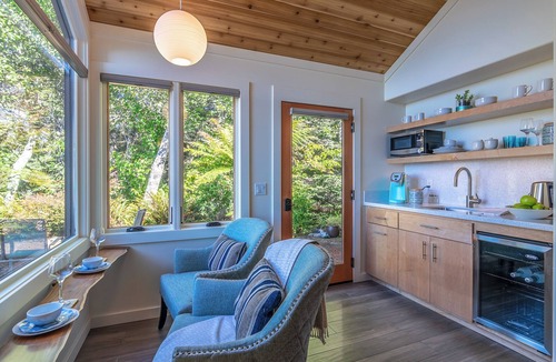 Westhaven-Moonstone Apartment | SeaDance- A Romantic Getaway Overlooking Beach