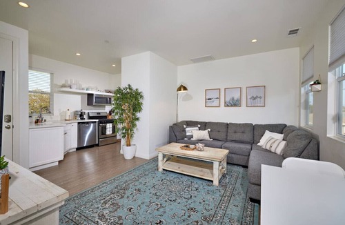 South Oceanside Apartment | Seaview Sunset - Close to beaches & restaurants!