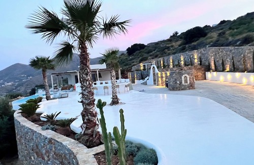 Mavrikiano Villa | Serenity Art Villa