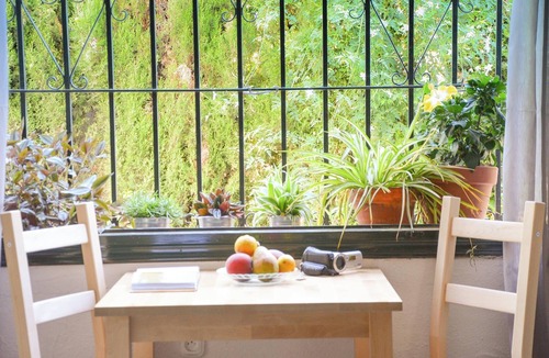 Elcano-Los Bermejales Apartment | Simple studio in residential area. Very quiet