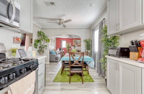 East Pasadena House | Smart House, treadmill and family friendly