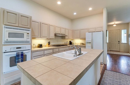 Dalton Ranch House | Soak, Hike & Golf: Durango Escape w/Hot Tub!