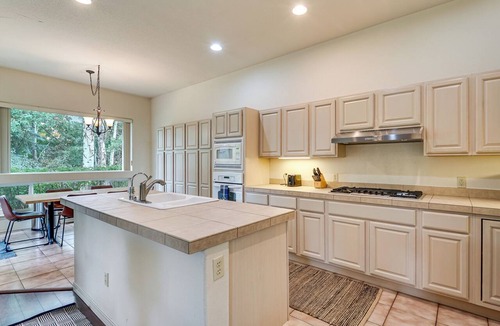 Dalton Ranch House | Soak, Hike & Golf: Durango Escape w/Hot Tub!