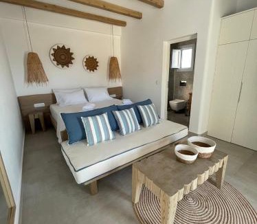 Schinoussa Town Apartment | Sohoros Luxury Suites