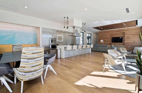 Shoreline West Apartment | Spacious 1BR | Free WiFi | Laundry | Near Castro Street