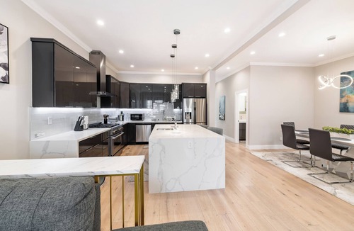 Bayview House | Spacious 4-bedroom townhome in tranquil San Francisco with AC
