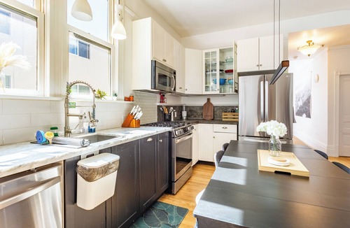Downtown Berkeley Apartment | Spacious 4 bedroom Apt Walk 2 UC