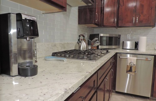 Clovis House | Spacious 4-bedroom house in tranquil Clovis with AC and gym