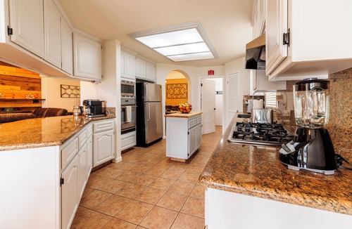 Greenacres House | Spacious 4-bedroom house with Pool, Fun BackYard & Amazing Game Room