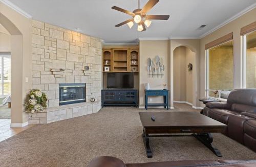 Greenacres House | Spacious 4BR 3BA Home KING Suite Pool Sleeps 8