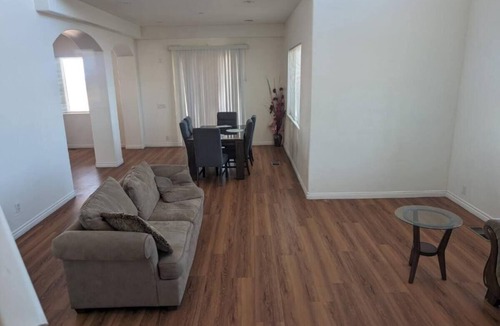 Lancaster House | Spacious 5-bedroom house with AC and WiFi in delightful Palmdale