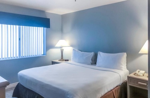 Capistrano Beach Resort | Spacious Accommodation w/Kitchen | Close to Nearest Beach + Outdoor Pool