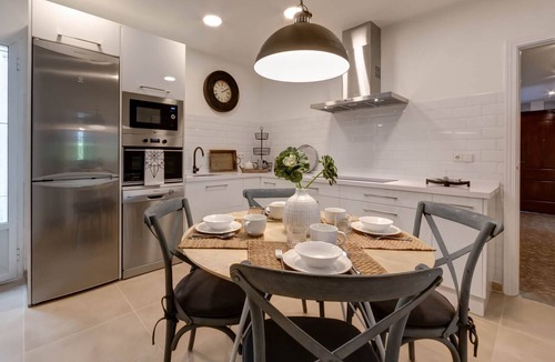 Museo Apartment | Spacious apartment for 8 with private terrace