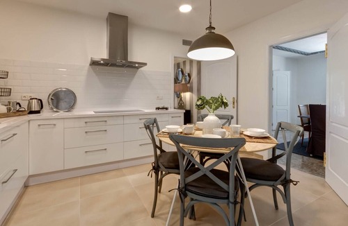 Museo Apartment | Spacious apartment for 8 with private terrace