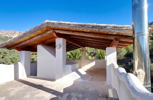Majada Carrasca Apartment | Spacious Apartment in Yeste with Shared Pool