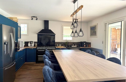 Istres House | Spacious, bright, fully renovated villa in an excellent location.
