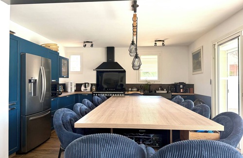 Istres House | Spacious, bright, fully renovated villa in an excellent location.