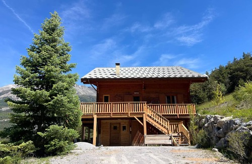 Enchastrayes Ski Chalet | Spacious chalet in the Ubaye Valley for 18 people