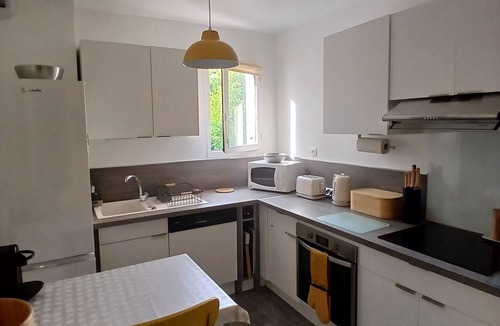 Seyne Apartment | Spacious duplex apartment that stays cool, with mountain views & close to shops