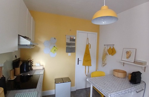 Seyne Apartment | Spacious duplex apartment that stays cool, with mountain views & close to shops