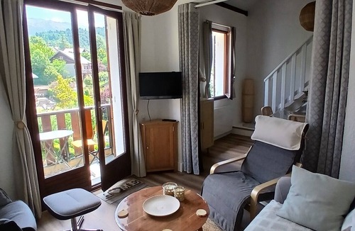 Seyne Apartment | Spacious duplex apartment that stays cool, with mountain views & close to shops