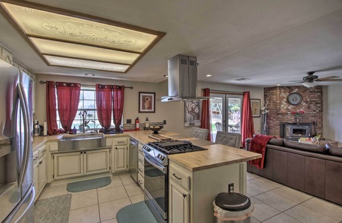 Lancaster House | Spacious Lancaster Family Ranch - BBQ & Patio