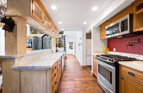 Wrightwood House | Spacious, Luxury, Picturesque "Mountain High Manor"- Ski Resort Town!