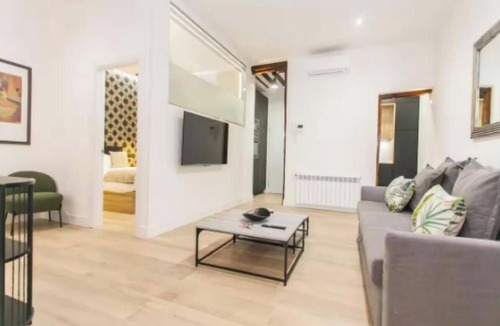 Embajadores Apartment | Spacious & Modern Apartment in the Heart of Madrid