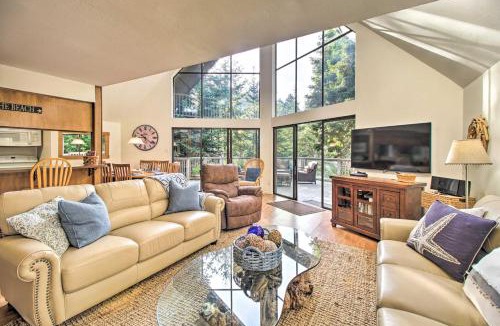 Manchester House | Spacious Redwood Retreat w/Hidden Hot Tub