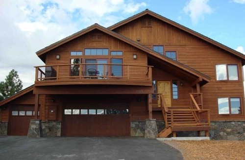 Truckee House | Spectacular Panoramic Sunrise and Sunset Mountain Views; EV Charger; Hot Tub