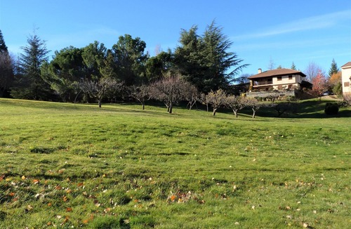 Riaza House | Splendid villa with large garden and game court in cool climate