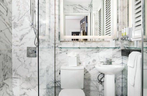 Theater District Hotel | Starlet Queen Refuge, Staypineapple, Comfort Redefined, Union Square’s Spotlight